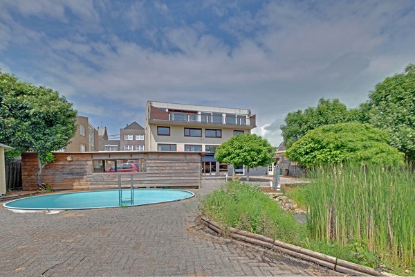 Te koop: Vrijstaande villa met 470m2 woonoppervlak gelegen op een perceel van 1.000m2 met een werkelijk prachtig uitzicht!